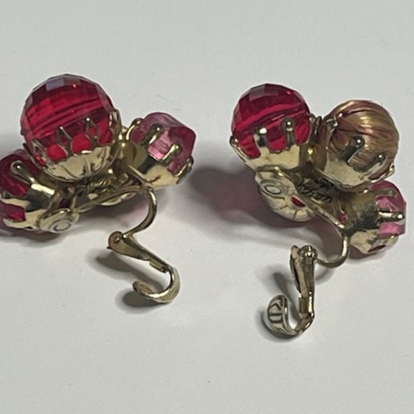 VTG Vogue Red Pink Lucite Beaded Gold Tone Clip On Earrings Signed - Picture 10 of 14